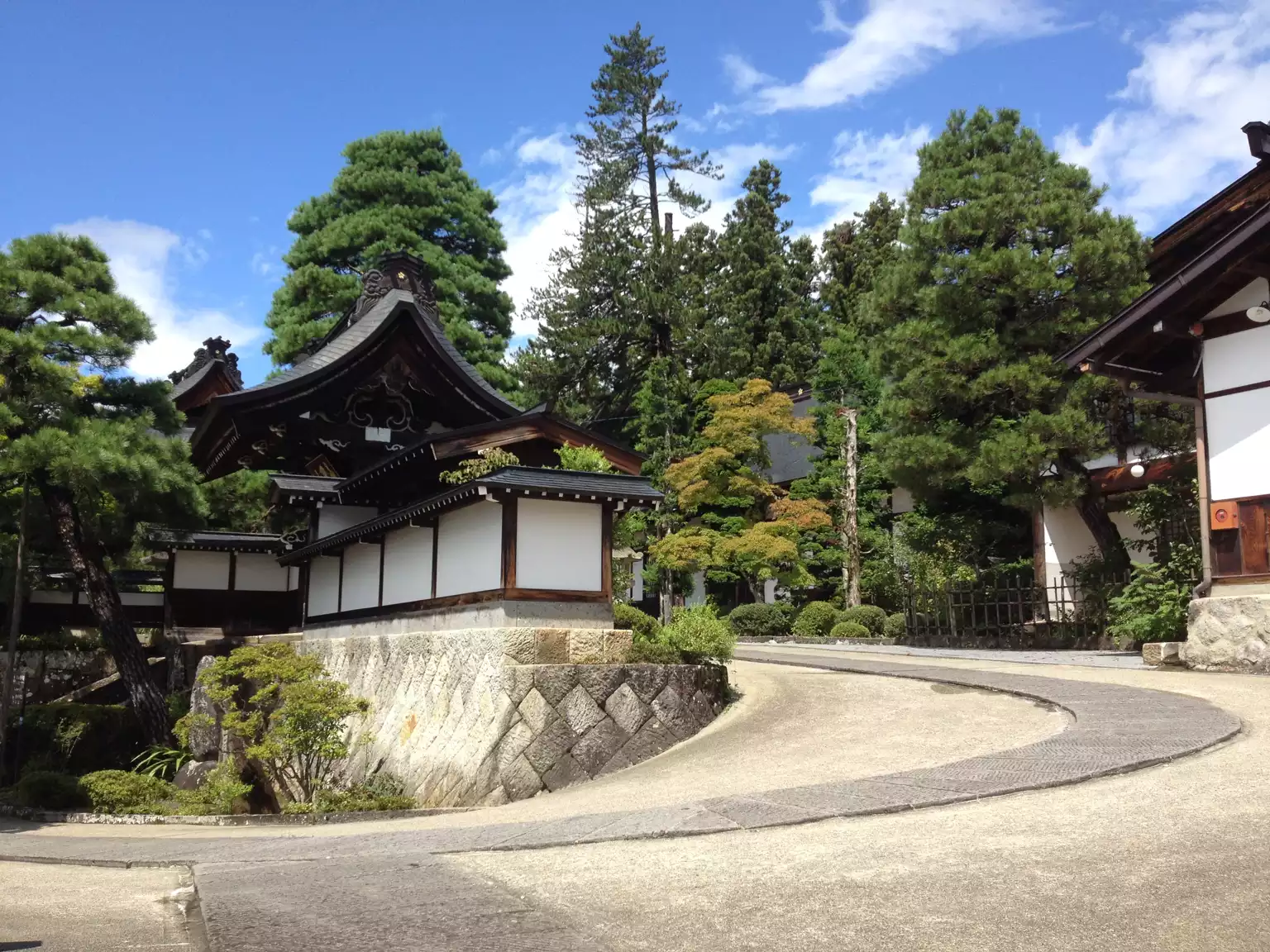 Mount Fuji Hike Guide (2026) - Distances, Difficulty & Tips